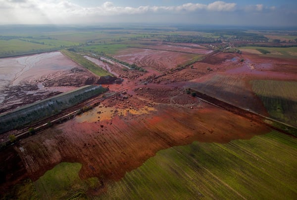 The broken dyke at Kolontár in Hungary, 4 days after the disaster